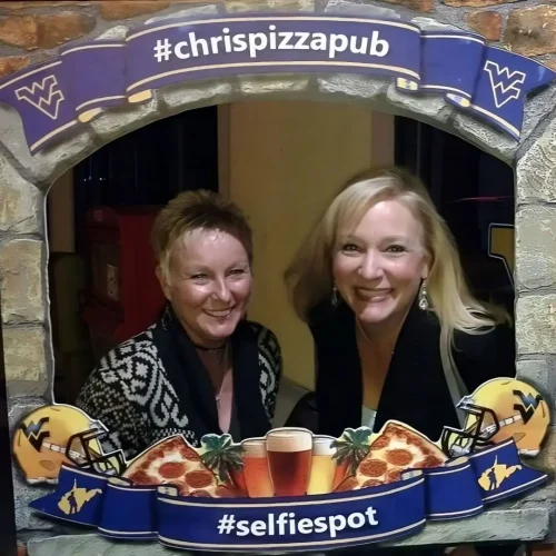 chris-pizza-and-pub-selfie-station